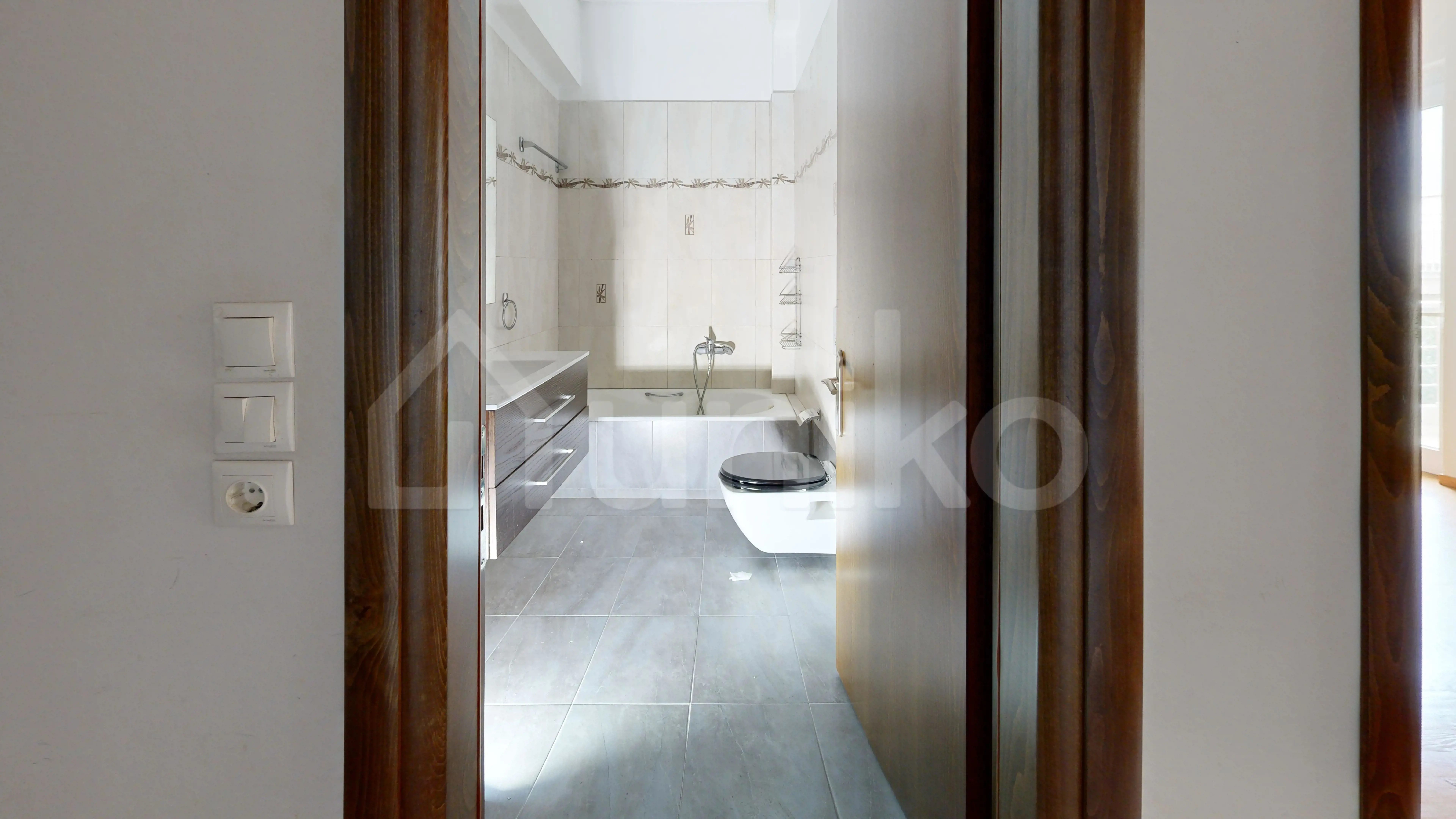 Secondary Photo of property with code 00000242