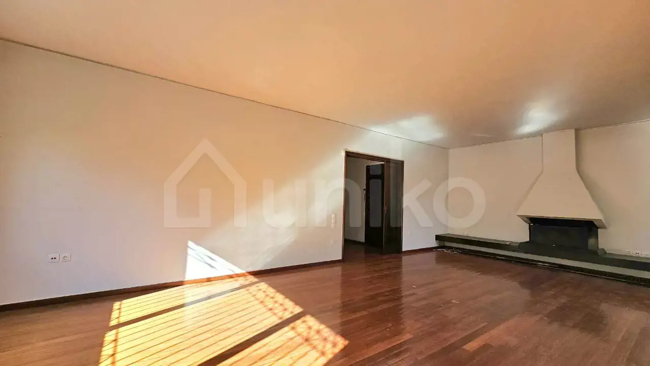 Secondary Photo of property with code 00000429