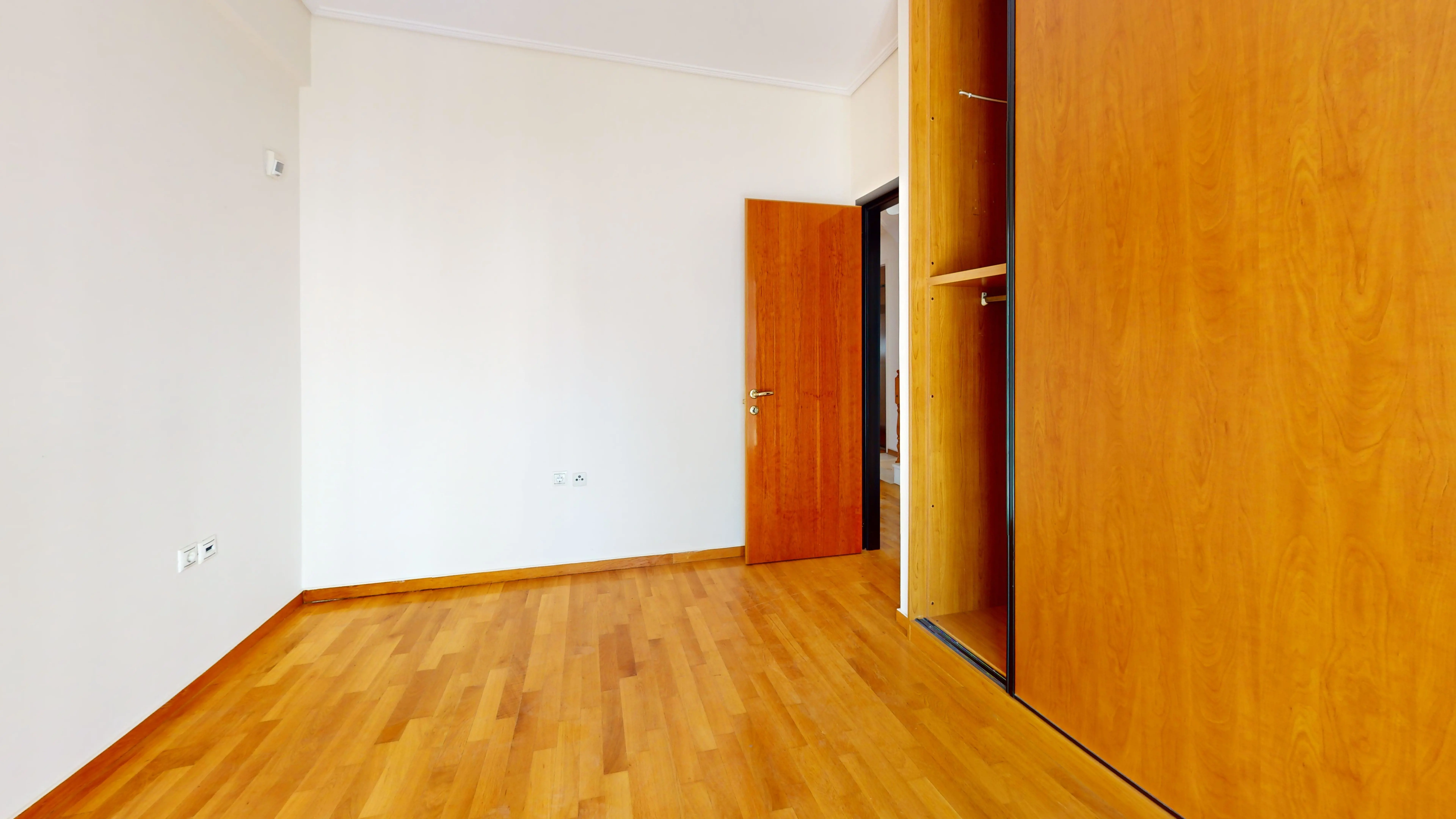 Secondary Photo of property with code 00000810