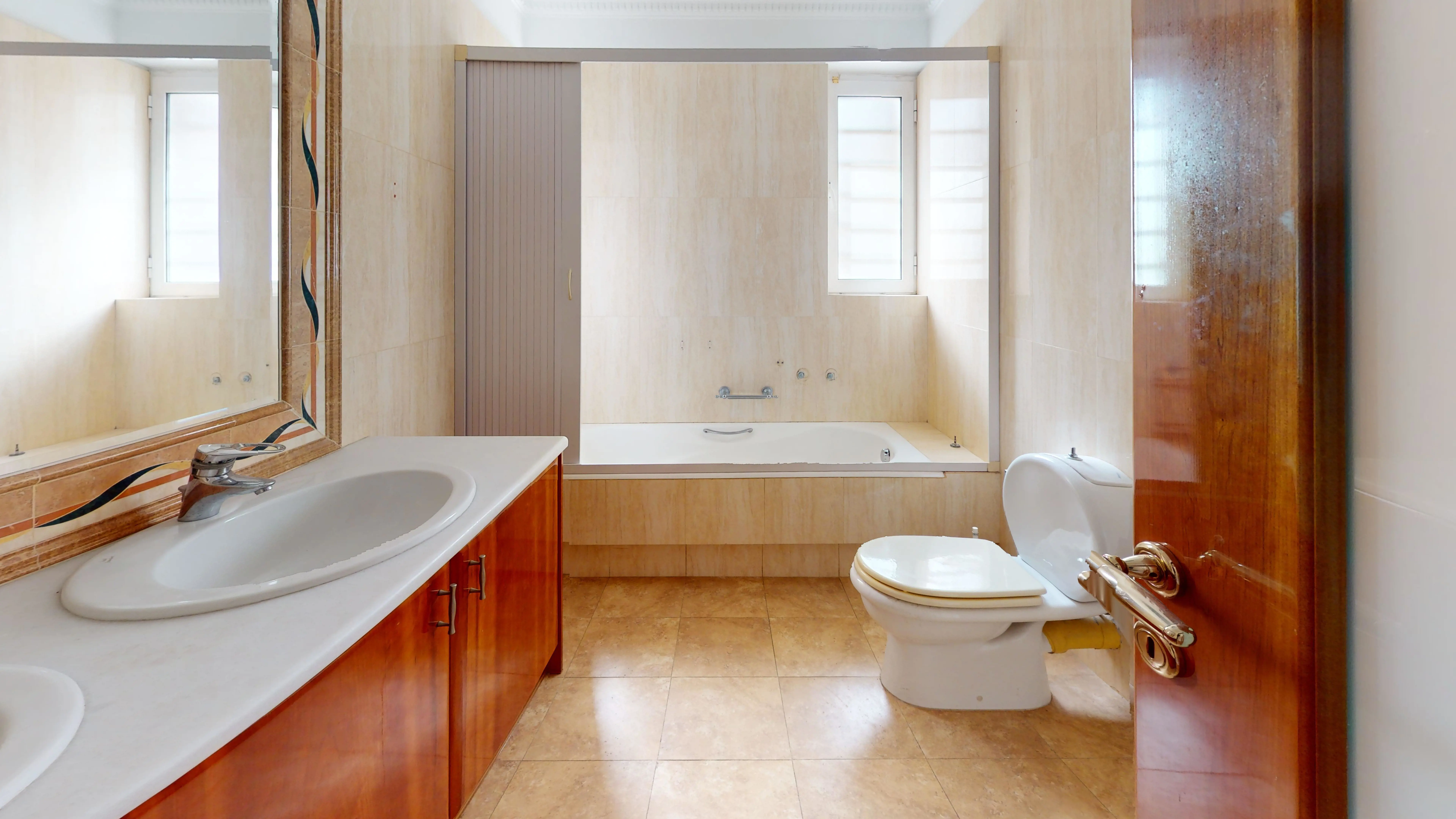 Secondary Photo of property with code 00000810