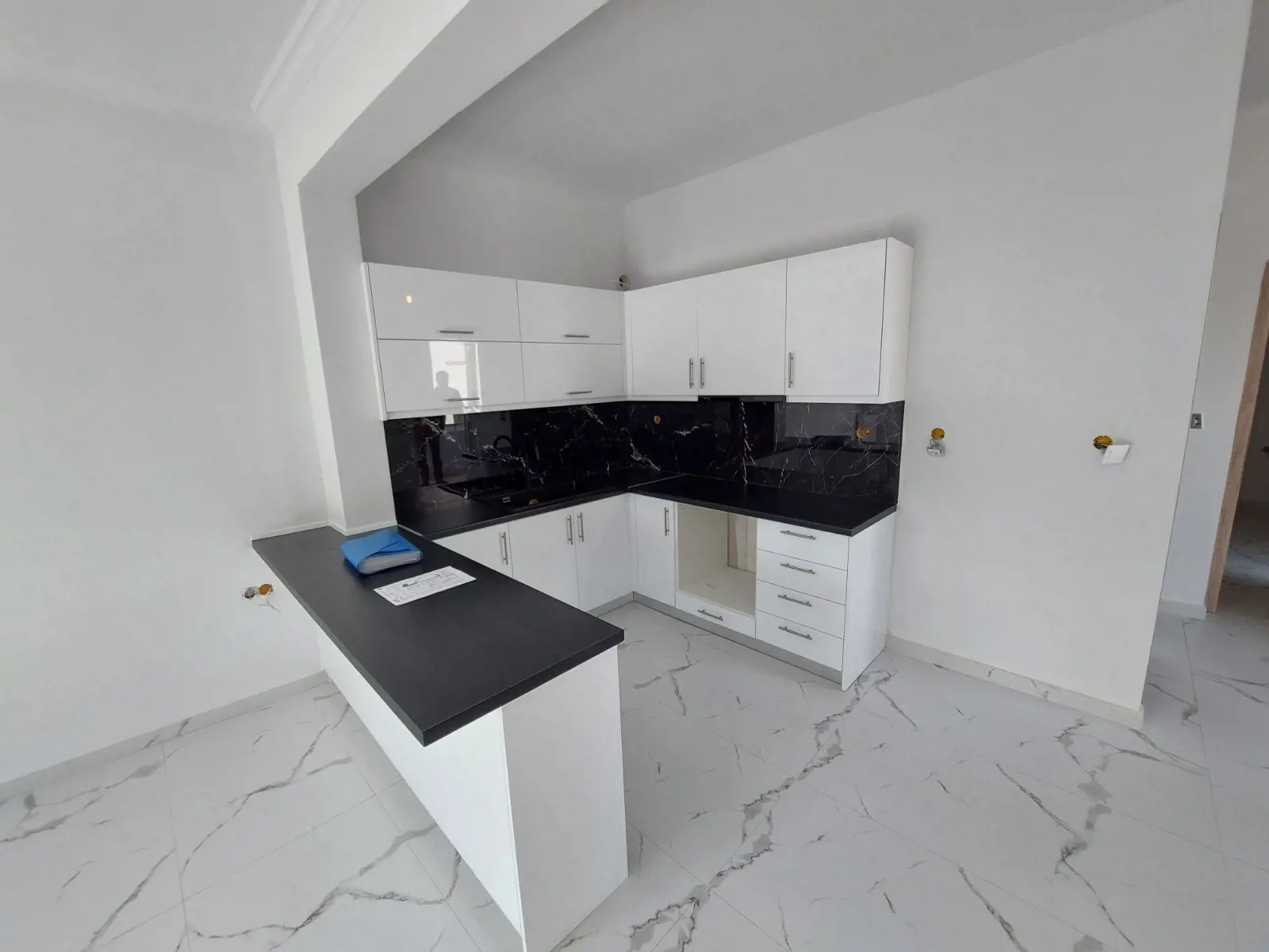 Secondary Photo of property with code 00000837