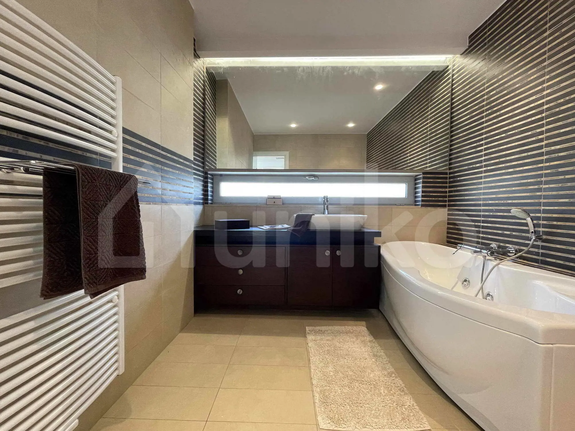 Secondary Photo of property with code 00001656